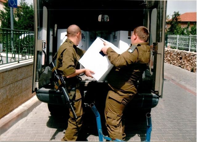 קו החסד עם חיילי צה“ל